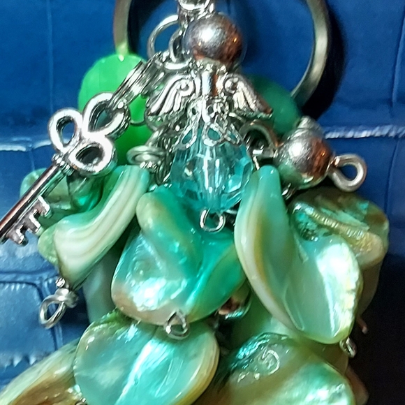 #L❤️VE HANDMADE. Purse Charm. 👜BLUEGREEN SHELL - Picture 6 of 11